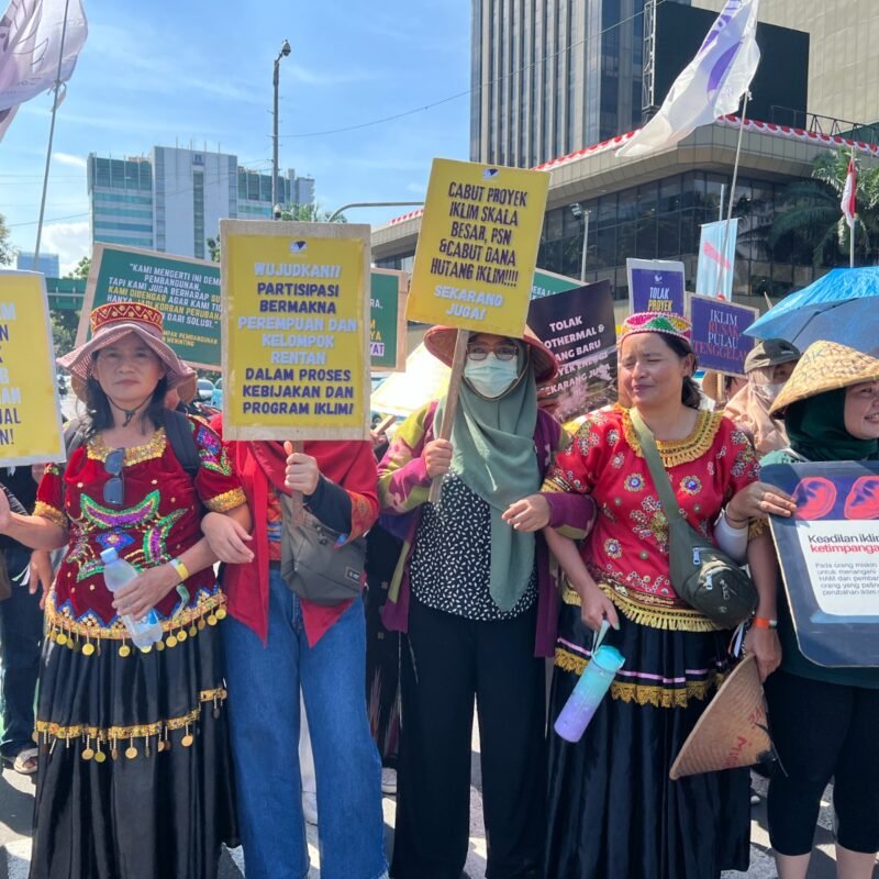 Para perempuan penyandang disabilitas dalam aksi damai di Jakarta pada 27 Agustus 2025. Aksi damai bertajuk "Pawai Rakyat" itu diinisiasi Aliansi Rakyat untuk Keadilan Iklim atau ARUKI. (Dokumentasi Edy Can)