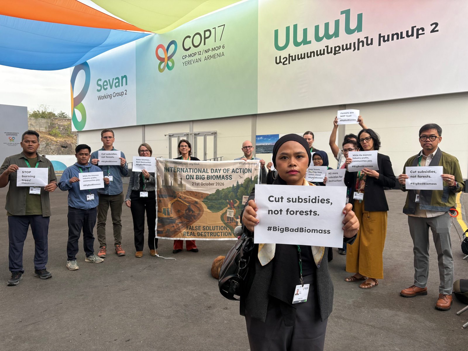 Aksi masyarakat sipil memperingati gerakan Big Bad Biomass di Yerevan, Armenia pada 21 Oktober 2026. (Dokumentasi JustCOP)